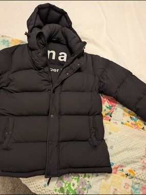 Aritzia Women's Black Quilted Puffer Coat with Hood